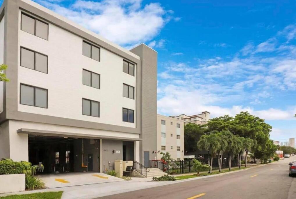 Stylish Oasis Near Calle Ocho & Brickell *